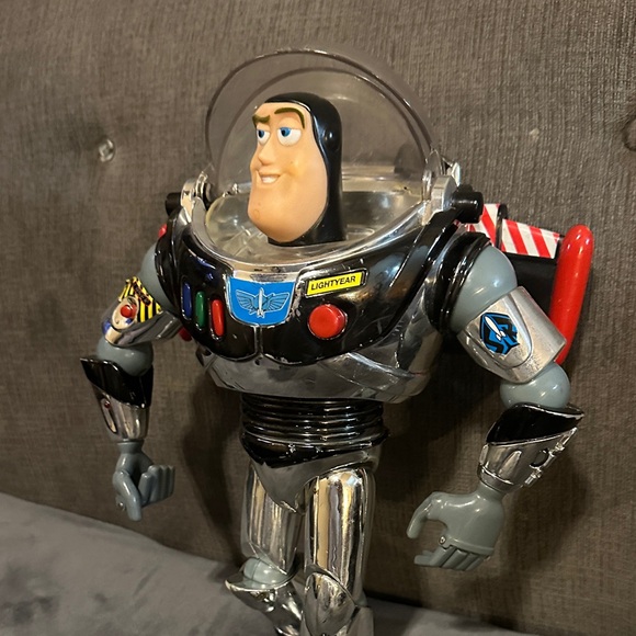 Intergalactic Buzz Lightyear- Disney Thinkway - Picture 5 of 13